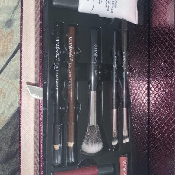 Makeup Kit - Picture 5 of 5
